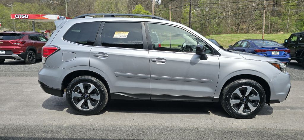 2018 Subaru Forester Image 1