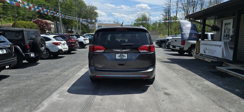 2017 Chrysler Pacifica Image 6