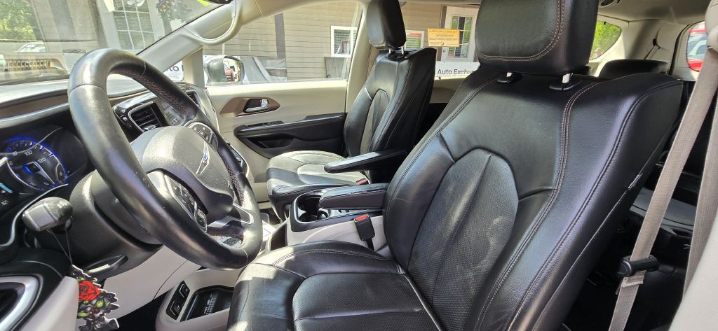 2017 Chrysler Pacifica Image 13