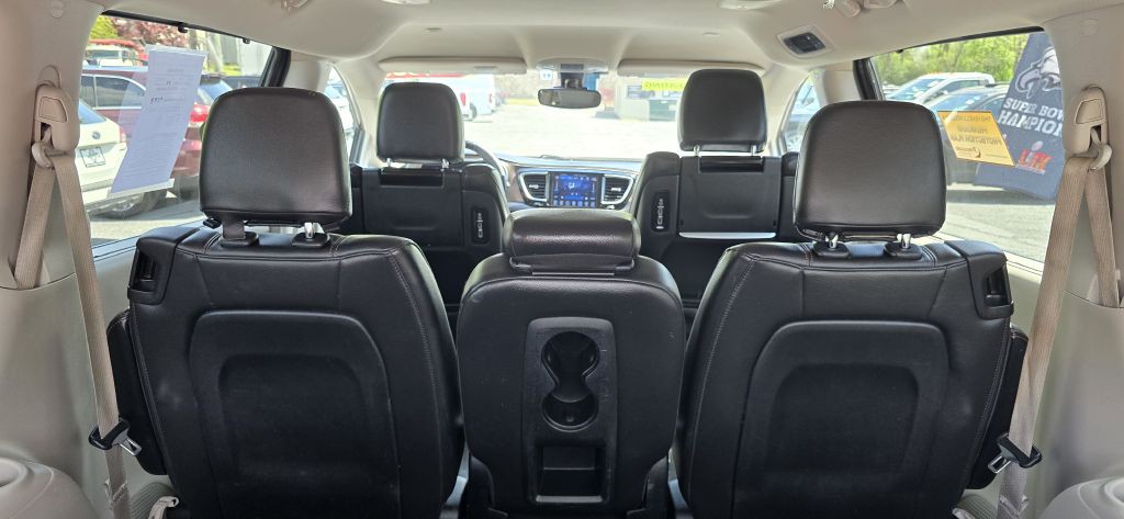 2017 Chrysler Pacifica Image 30