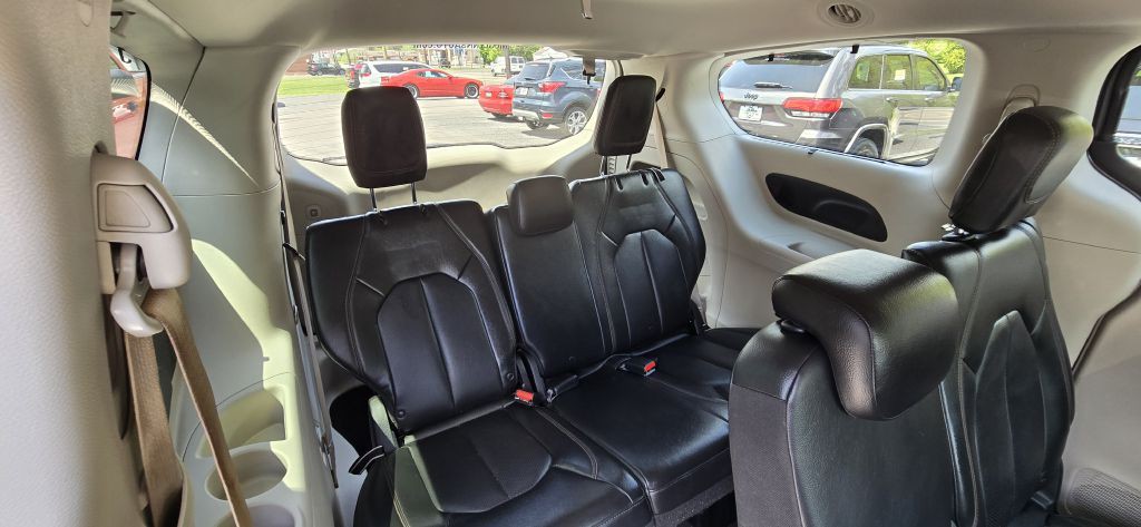 2017 Chrysler Pacifica Image 33