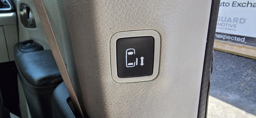 2017 Chrysler Pacifica Image 35