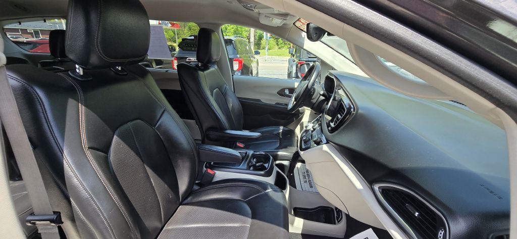 2017 Chrysler Pacifica Image 40