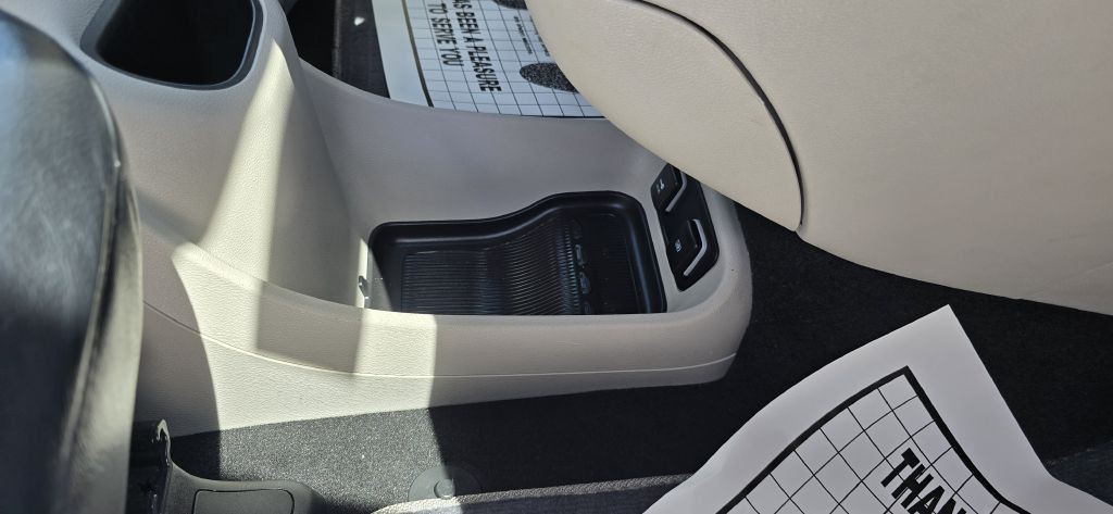 2017 Chrysler Pacifica Image 41