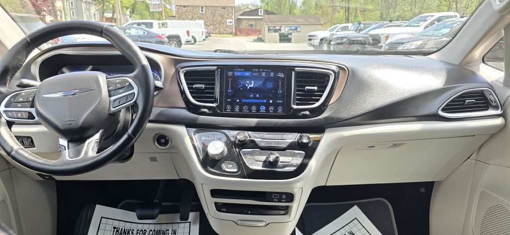 2017 Chrysler Pacifica Image 44