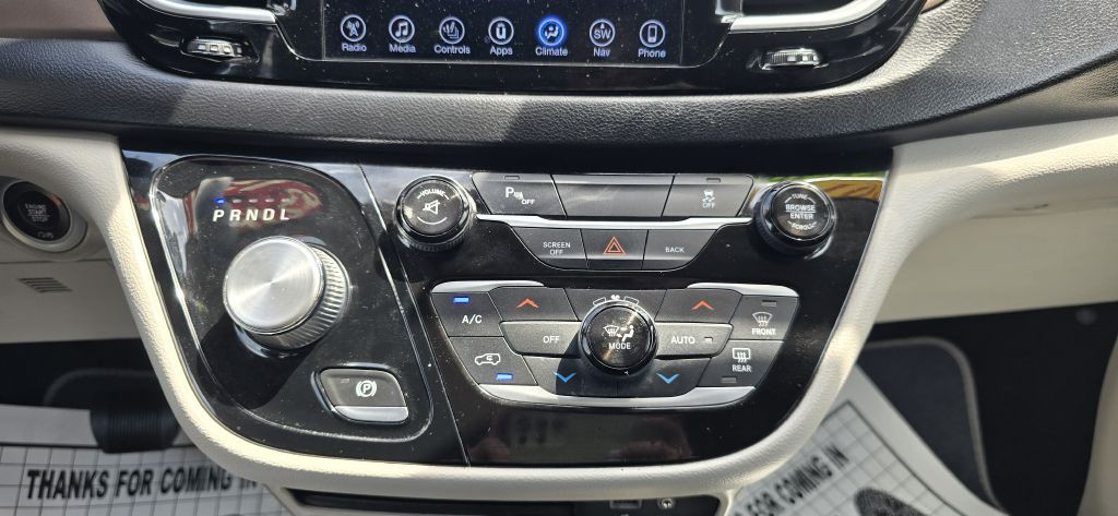 2017 Chrysler Pacifica Image 48