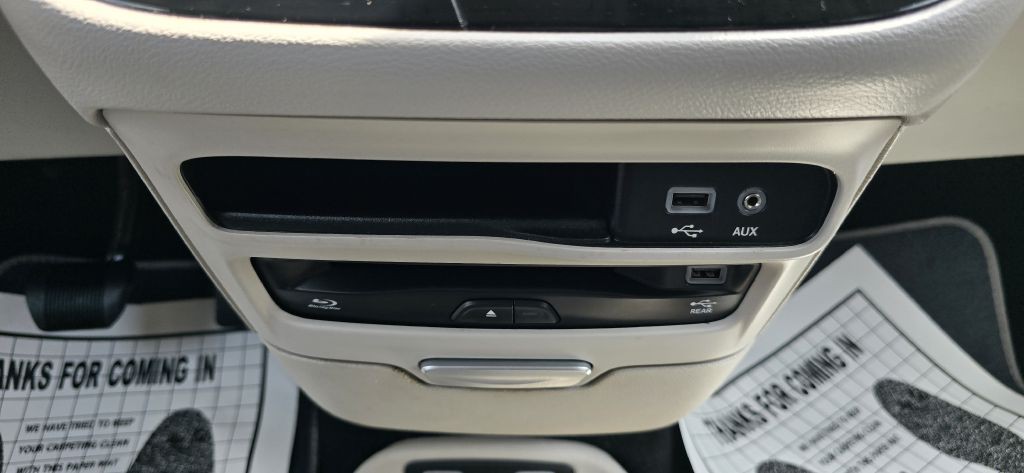 2017 Chrysler Pacifica Image 49