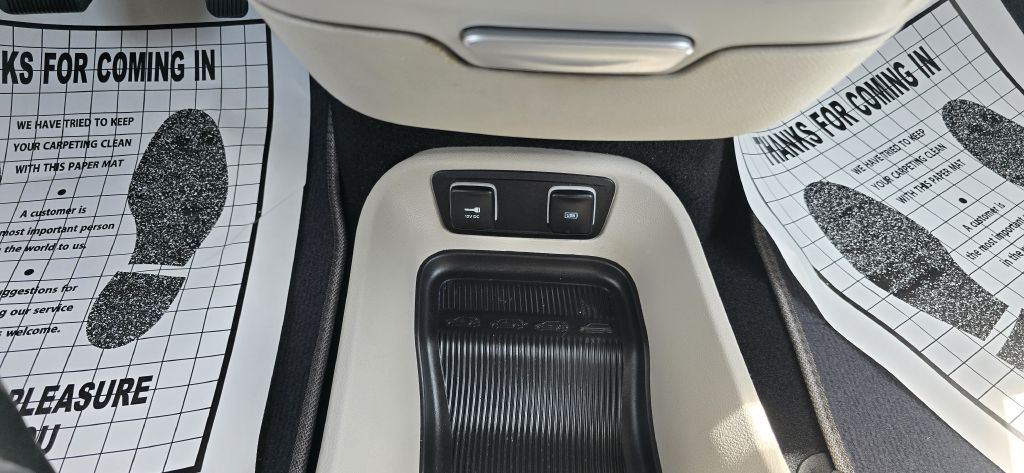 2017 Chrysler Pacifica Image 50