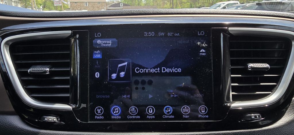 2017 Chrysler Pacifica Image 56