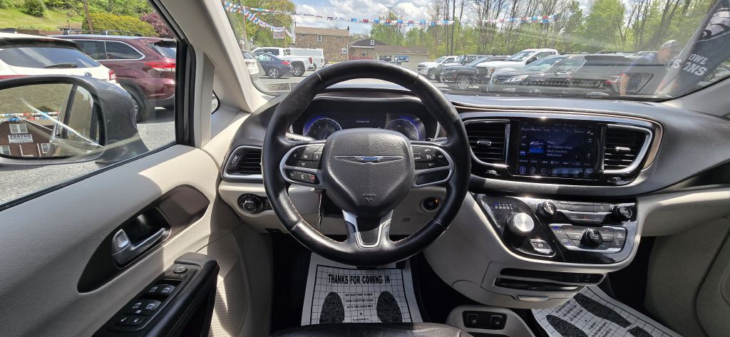 2017 Chrysler Pacifica Image 59