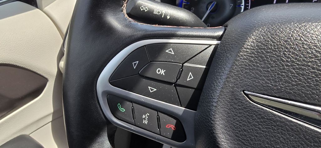 2017 Chrysler Pacifica Image 60