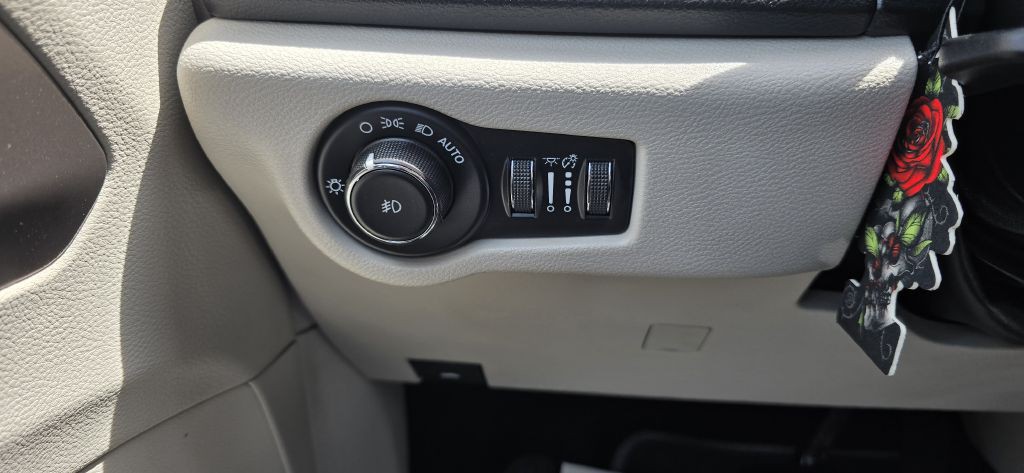 2017 Chrysler Pacifica Image 64