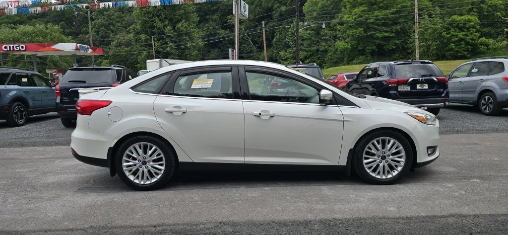 2017 Ford Focus Image 1