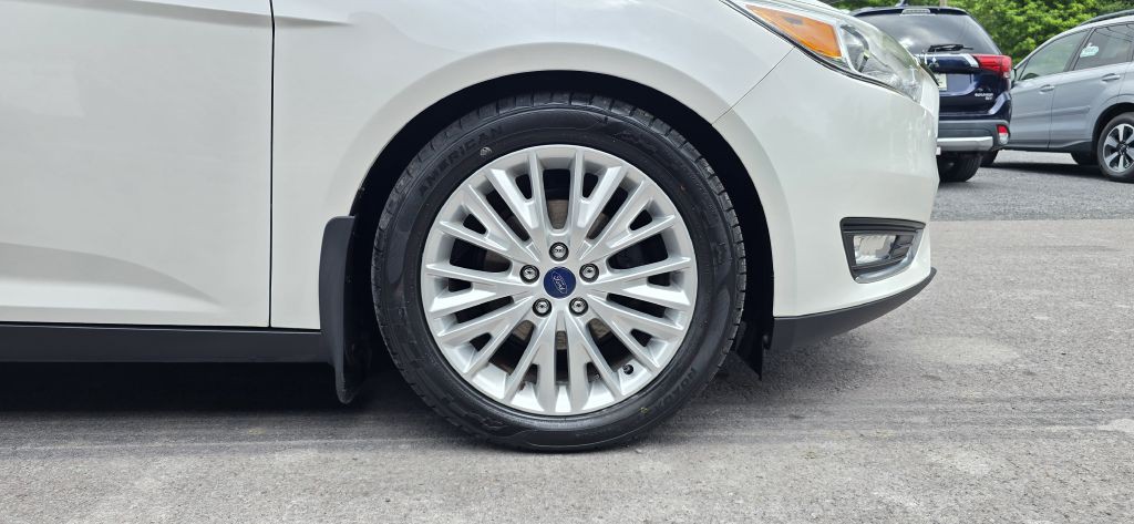 2017 Ford Focus Image 11