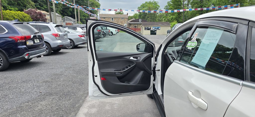 2017 Ford Focus Image 13