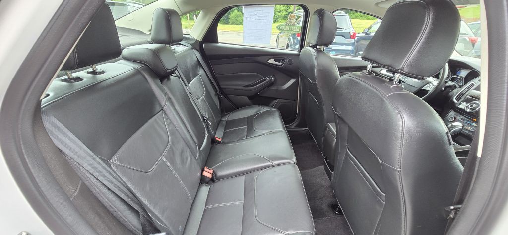 2017 Ford Focus Image 24