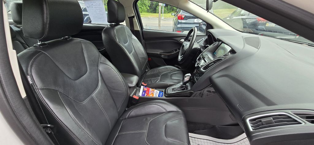 2017 Ford Focus Image 25