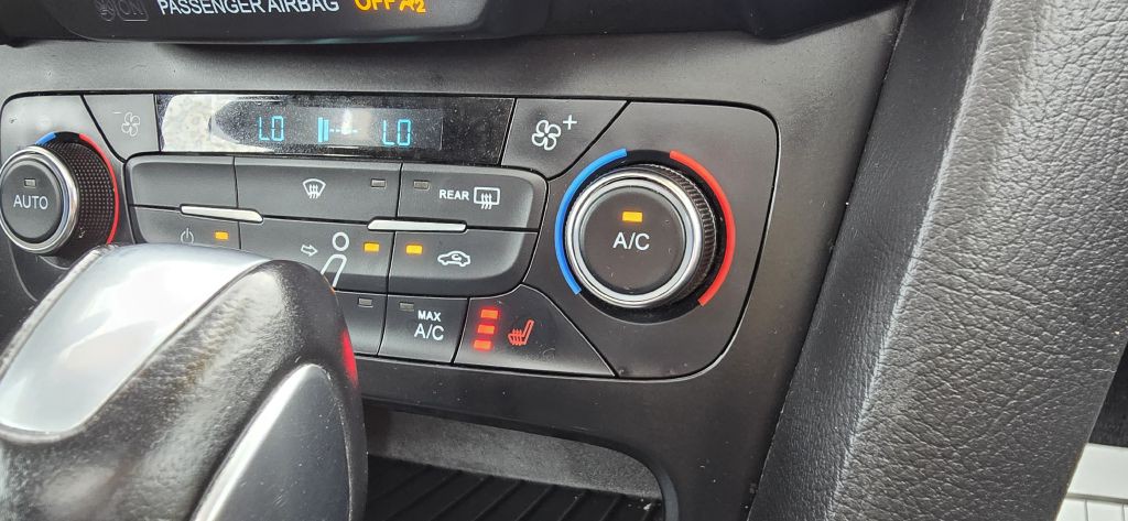 2017 Ford Focus Image 37