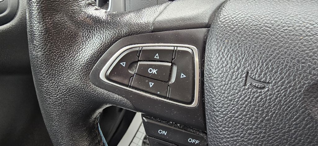 2017 Ford Focus Image 45