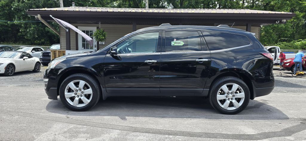 2017 Chevrolet Traverse Image 2
