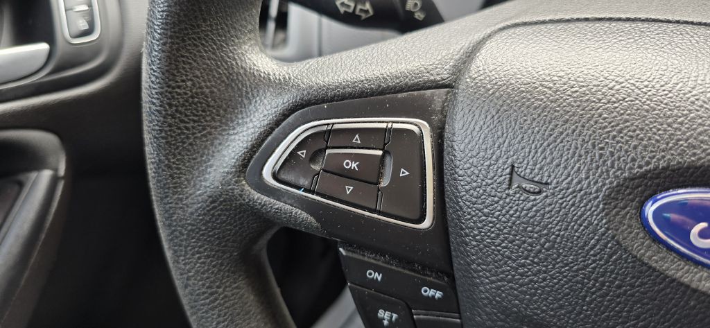 2017 Ford Focus Image 37