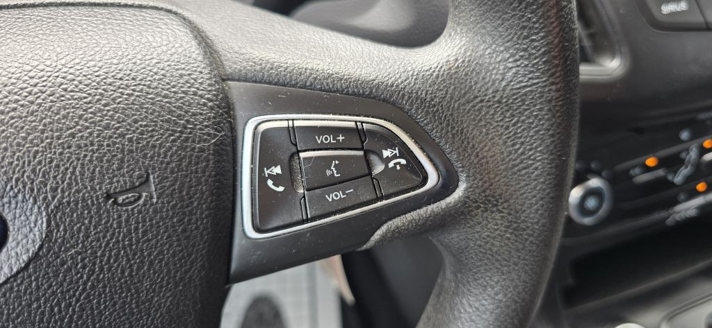 2017 Ford Focus Image 39