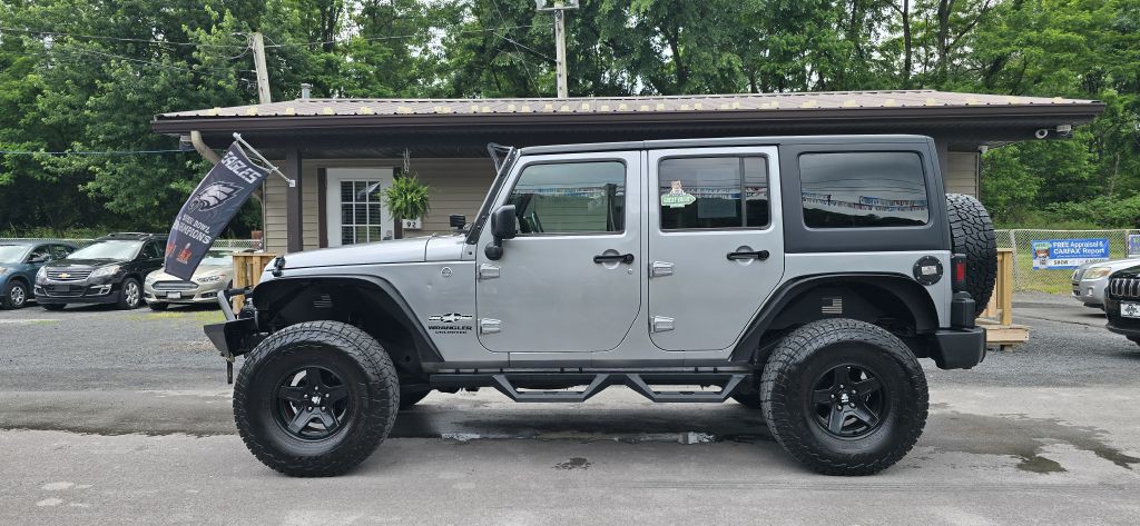 2017 Jeep Wrangler Unlimited Image 2