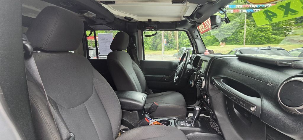 2017 Jeep Wrangler Unlimited Image 21