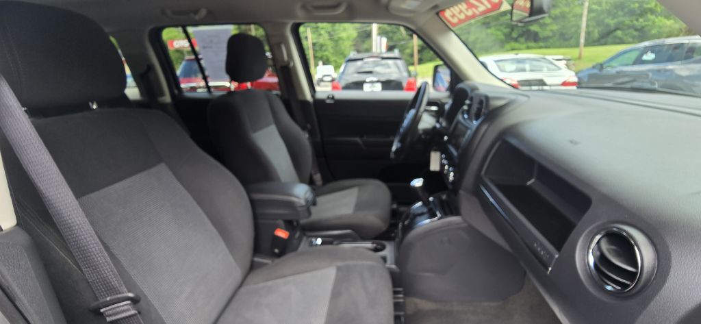 2017 Jeep Patriot Image 30
