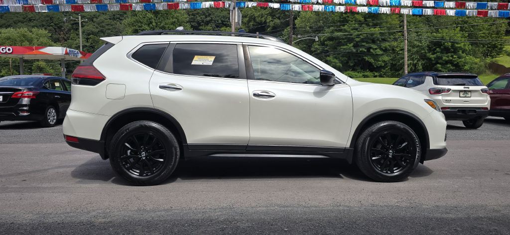 2018 Nissan Rogue Image 1