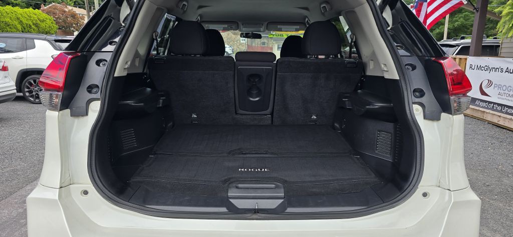 2018 Nissan Rogue Image 25