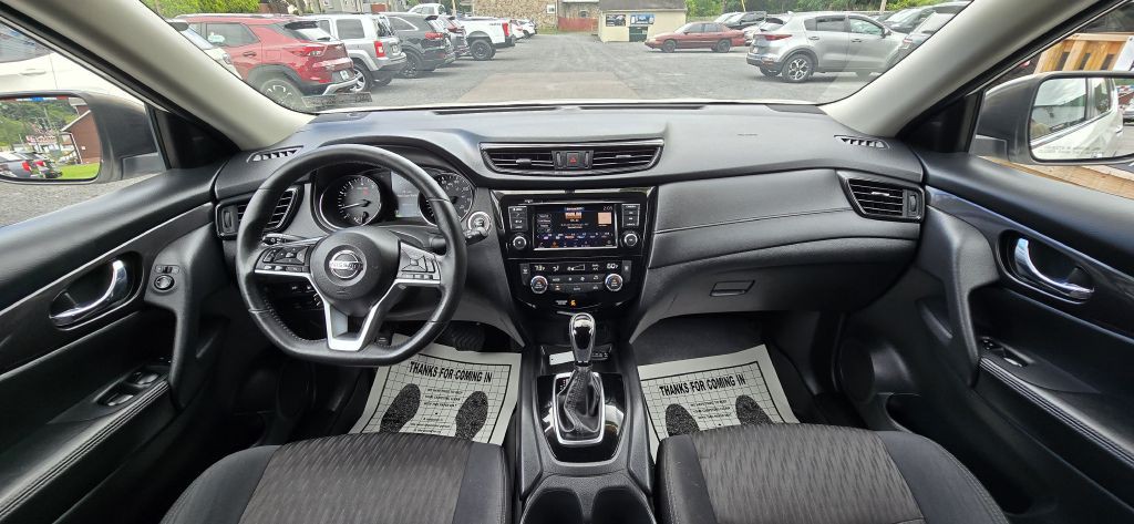 2018 Nissan Rogue Image 32