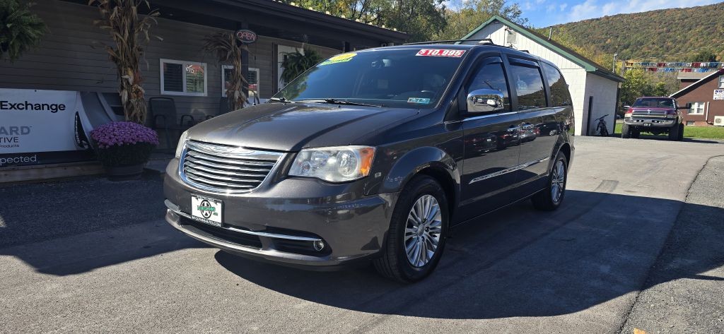 2016 Chrysler Town & Country Image 6