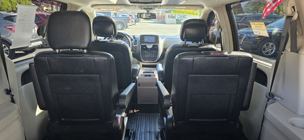 2016 Chrysler Town & Country Image 27