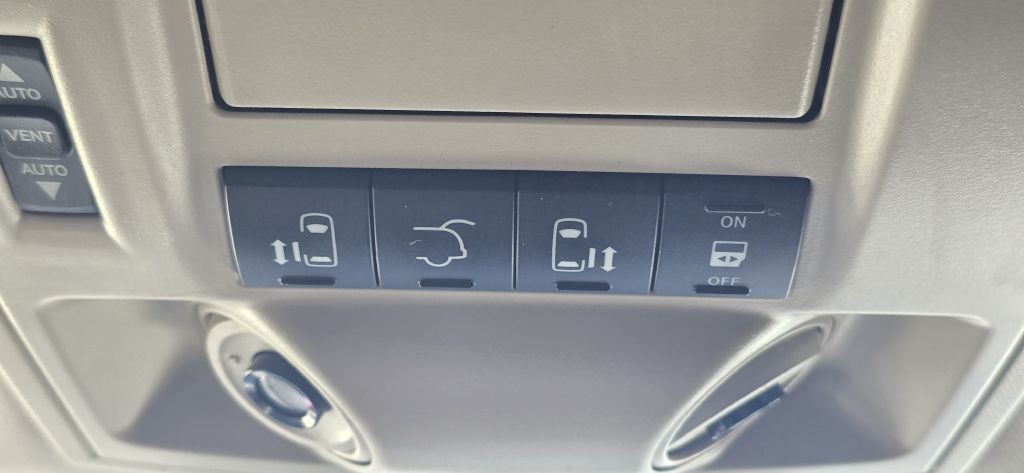 2016 Chrysler Town & Country Image 37