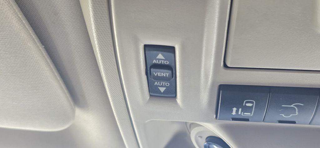 2016 Chrysler Town & Country Image 38