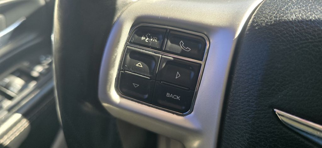 2016 Chrysler Town & Country Image 50
