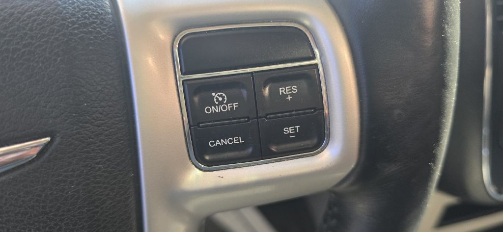 2016 Chrysler Town & Country Image 51