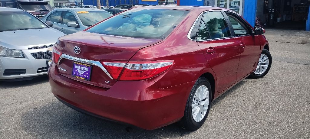2017 Toyota Camry Image 2
