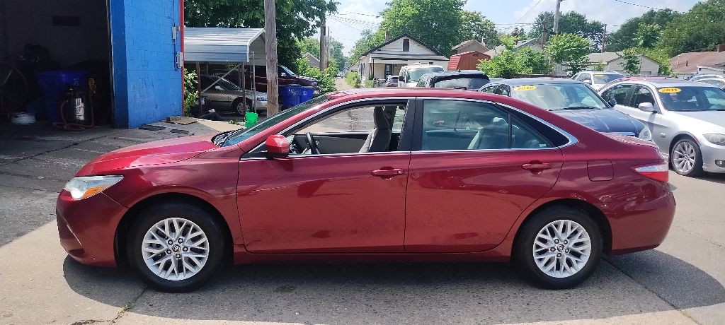 2017 Toyota Camry Image 4