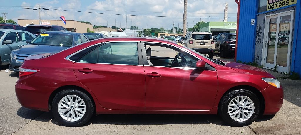 2017 Toyota Camry Image 5