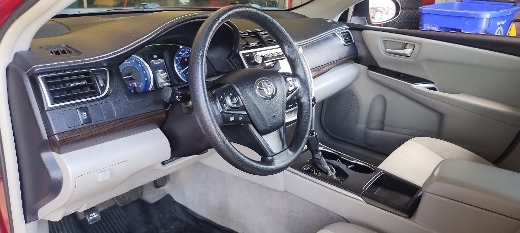 2017 Toyota Camry Image 7