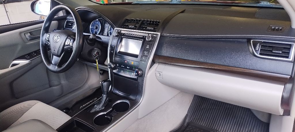 2017 Toyota Camry Image 9