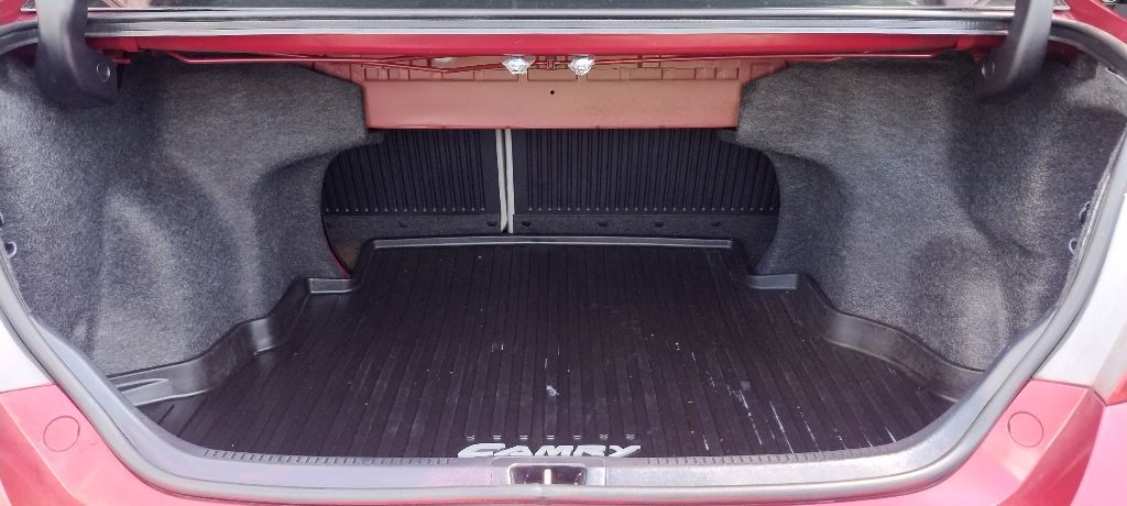 2017 Toyota Camry Image 17