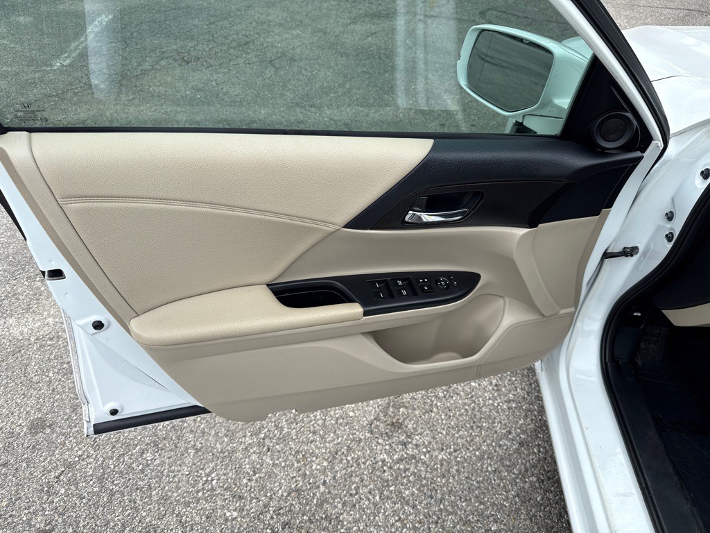 2015 Honda Accord Image 8