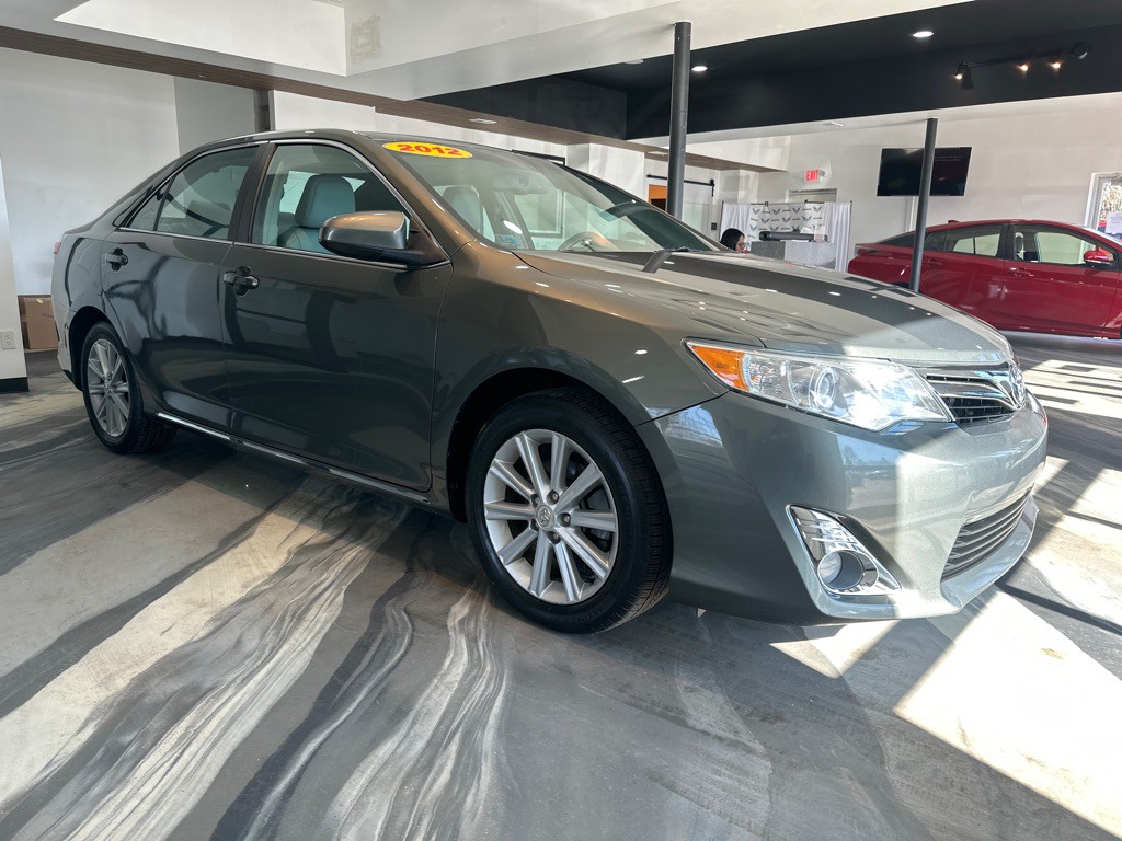 2012 Toyota Camry Image 1