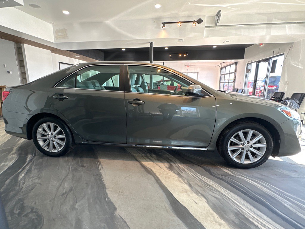 2012 Toyota Camry Image 5