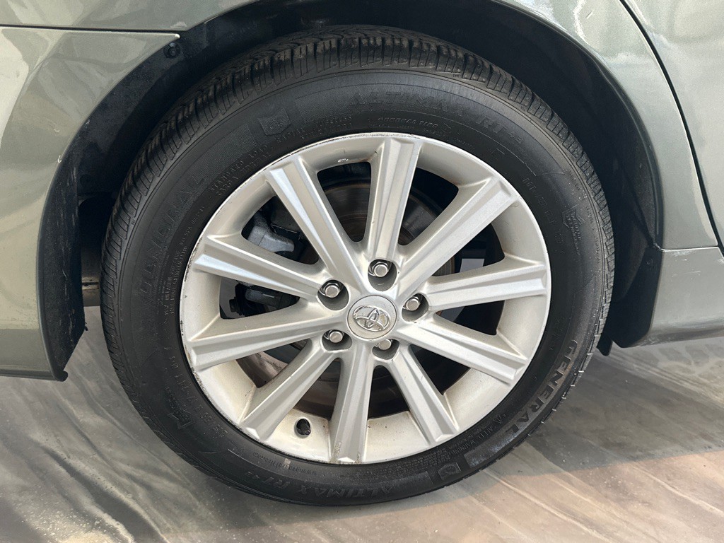 2012 Toyota Camry Image 13