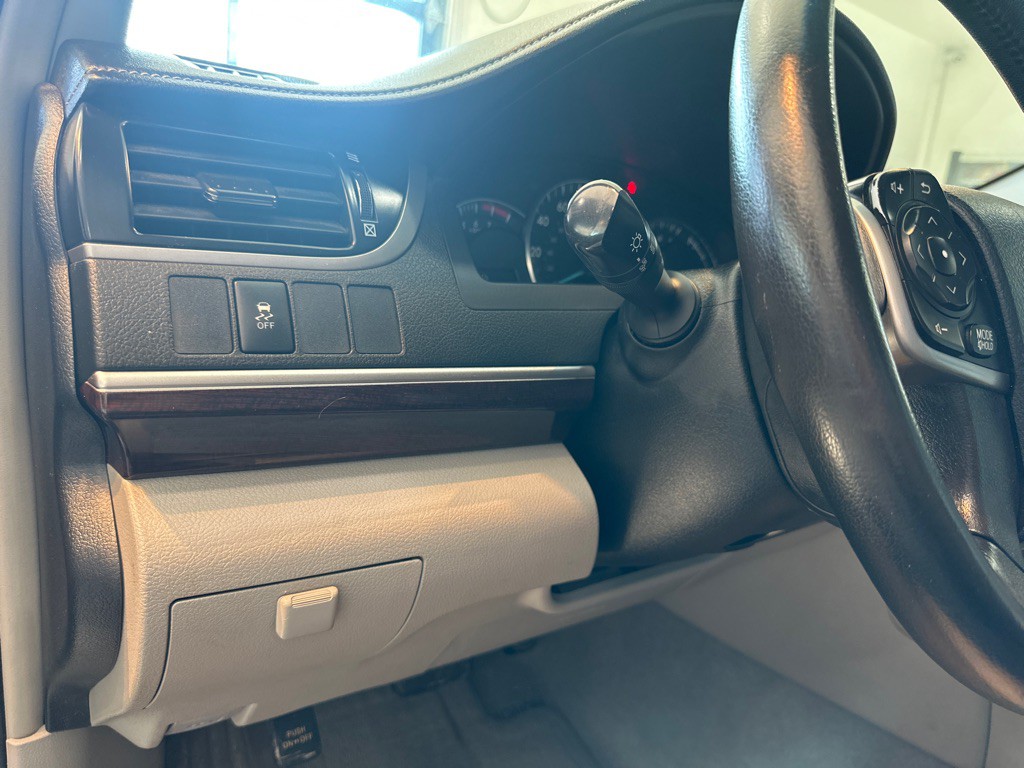 2012 Toyota Camry Image 17