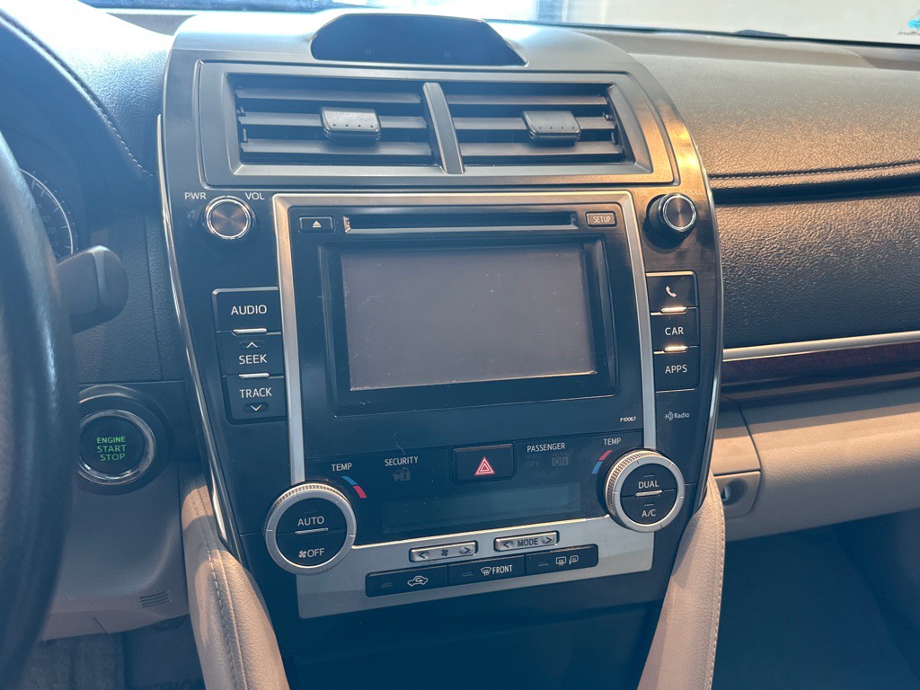 2012 Toyota Camry Image 19